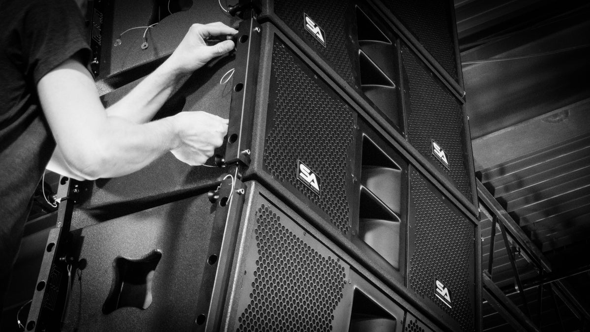 How to Set Up a Line Array System for Outdoor Concerts | Seismic Audio